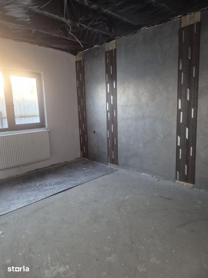 Casă cu 4 camere cu Teren 200 Mp în Lumina