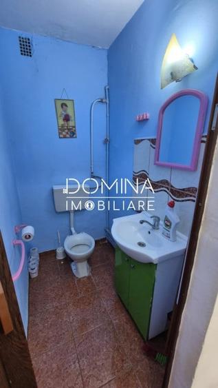 Vanzare apartament 3 camere, et. 2, situat in Rovinari, str. Plopilor - 8