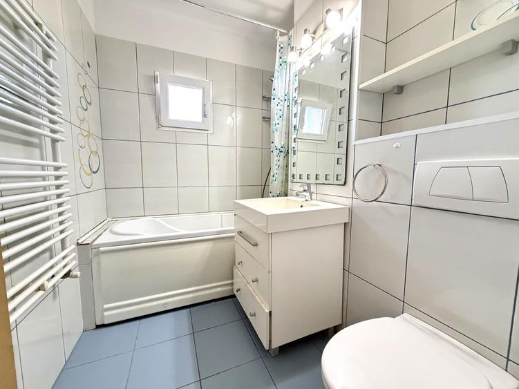 Apartament cu 3 camere decomandat, mobilat în Aradului
