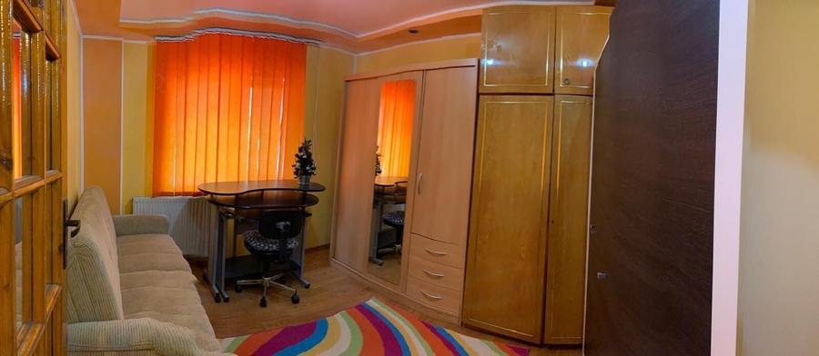 Apartament cu 3 camere decomandat, mobilat în Dâmbovița