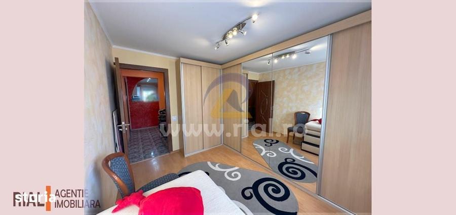 Apartament cu 3 camere decomandat în Vitrometan