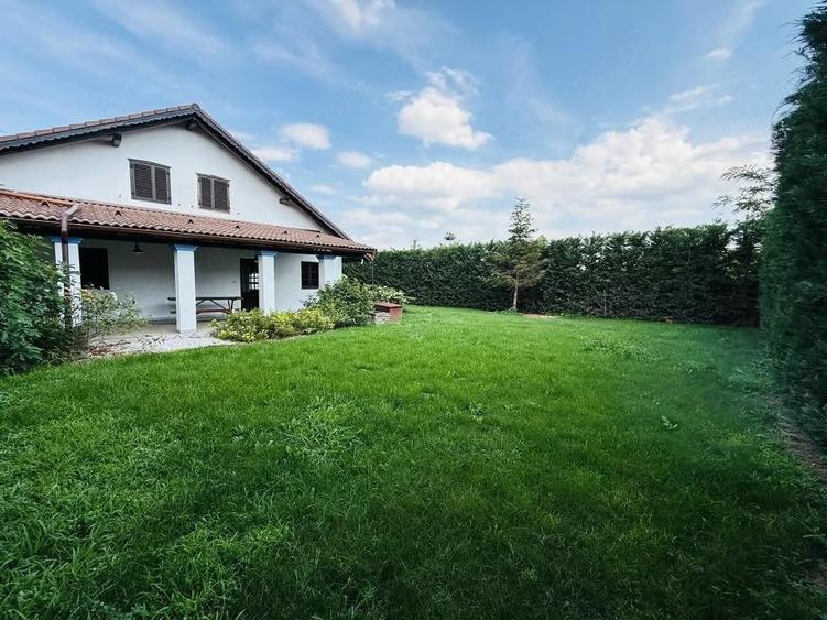 Casă cu 5 camere cu Teren 720 Mp în Sânmihaiu Român