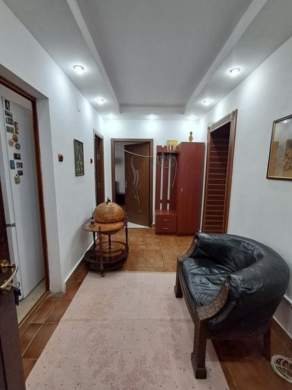 Apartament cu 3 camere semidecomandat în Ultracentral