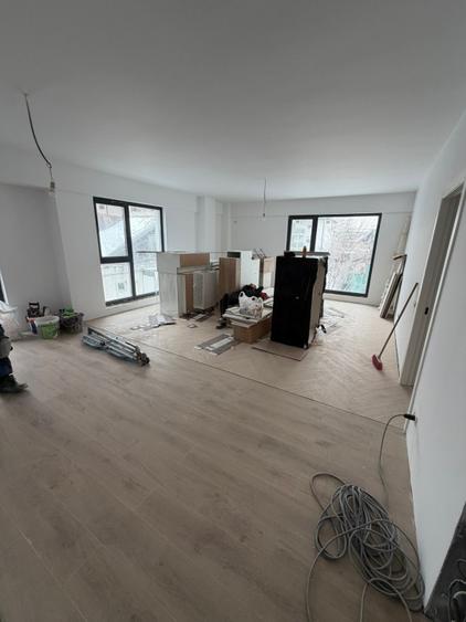 Apartament cu 3 camere decomandat în Băneasa