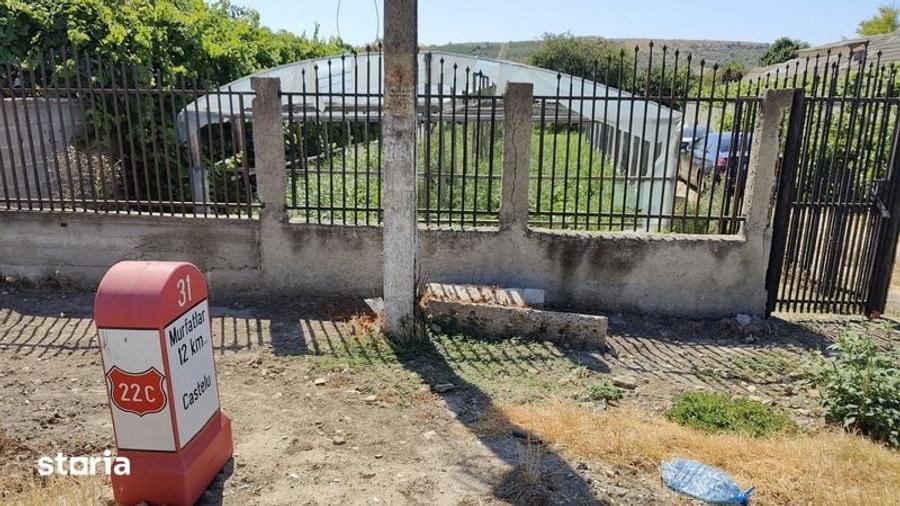 Teren de 960 mp, în Castelu