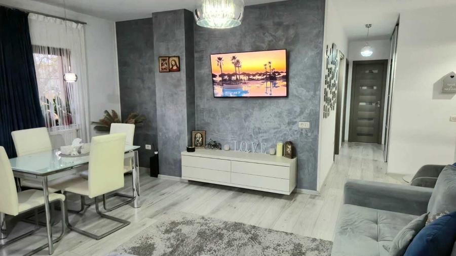 Apartament cu 3 camere decomandat, mobilat în Exterior Vest