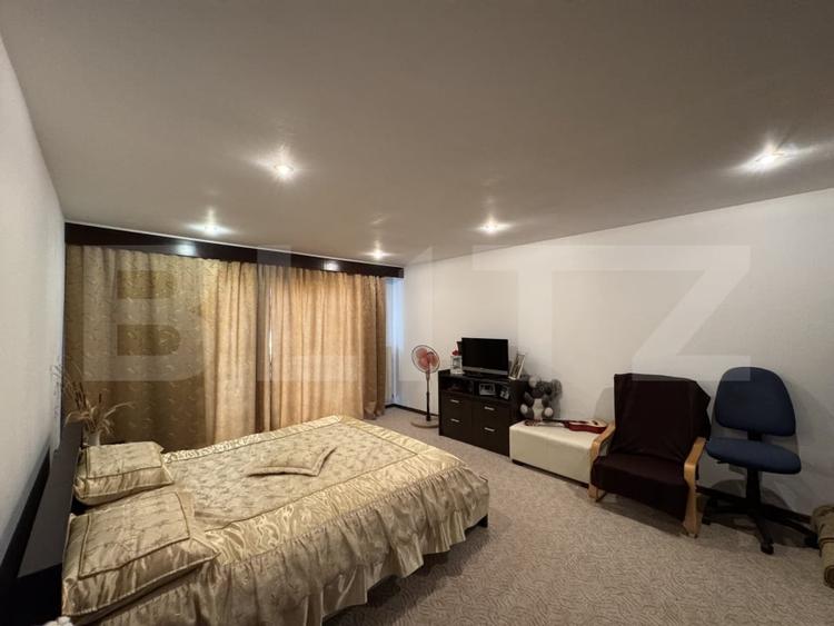 Casă individuală cu 6 camere cu Teren 2500 Mp în Simeria