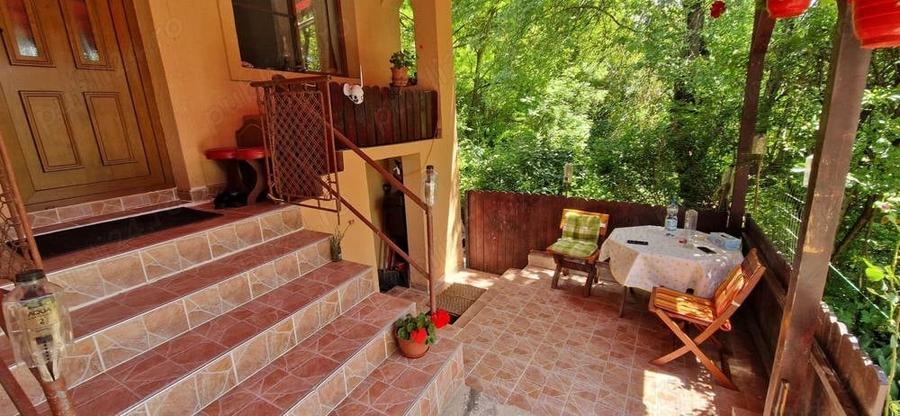 Casă cu 2 camere cu Teren 700 Mp în Sânger