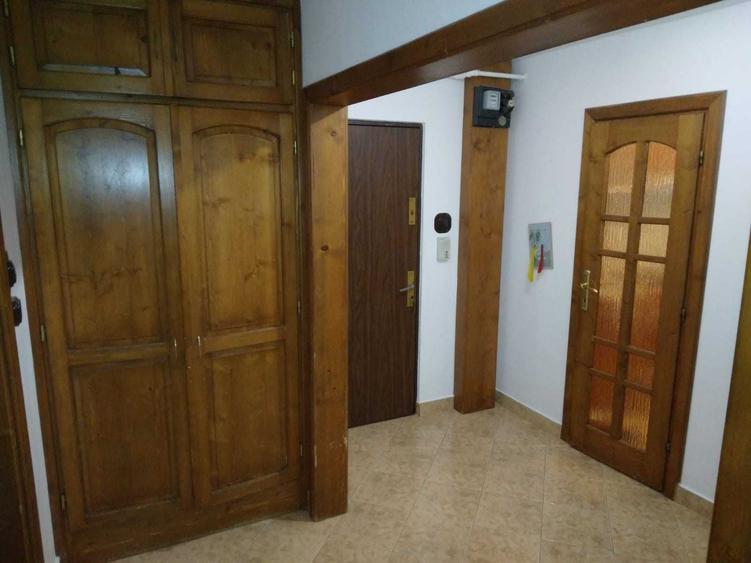 Apartament cu 3 camere decomandat în Torontalului