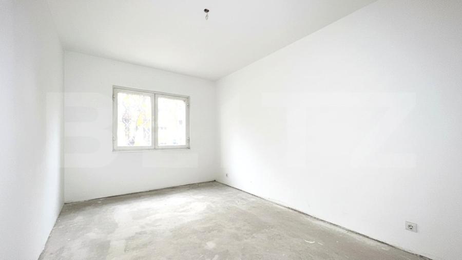 Apartament cu 4 camere decomandat în Decebal