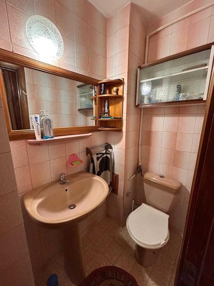 Apartament cu 3 camere decomandat în Rovine