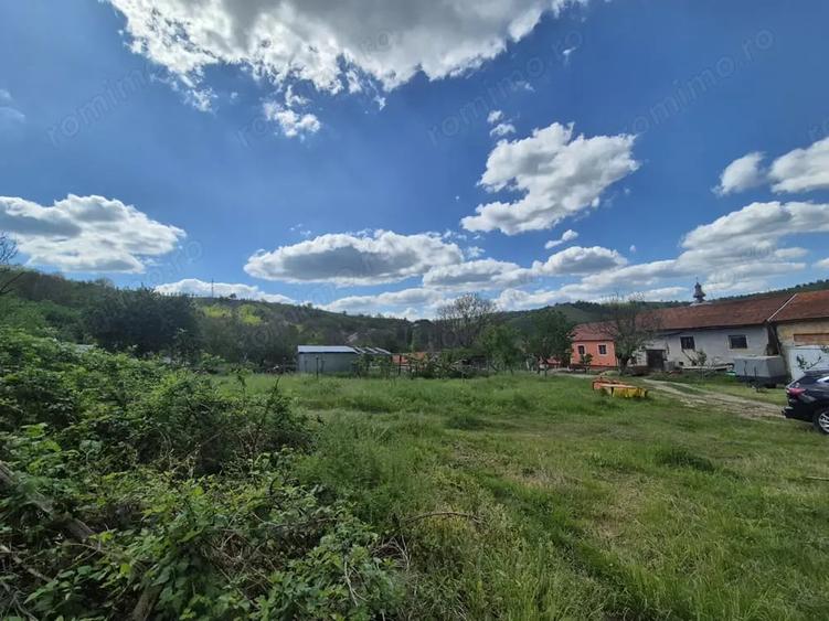 Teren de 1400 mp, în Goruia