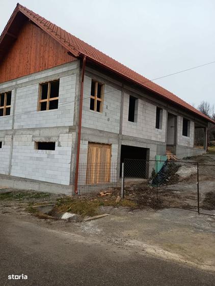 Casă cu 4 camere în Brăișoru