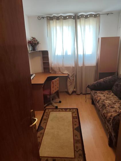 Apartament cu 3 camere decomandat în Titan