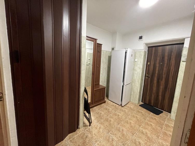 Garsonieră decomandată în Virtuții