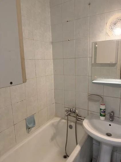 Apartament cu 3 camere decomandat, mobilat în Brâncoveanu