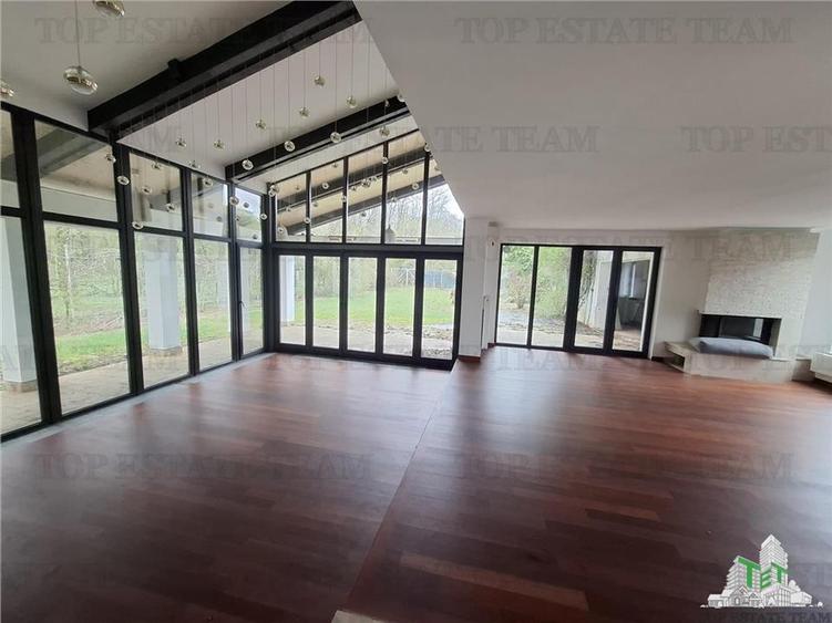 Casă individuală cu 7 camere cu Teren 1000 Mp în Corbeanca