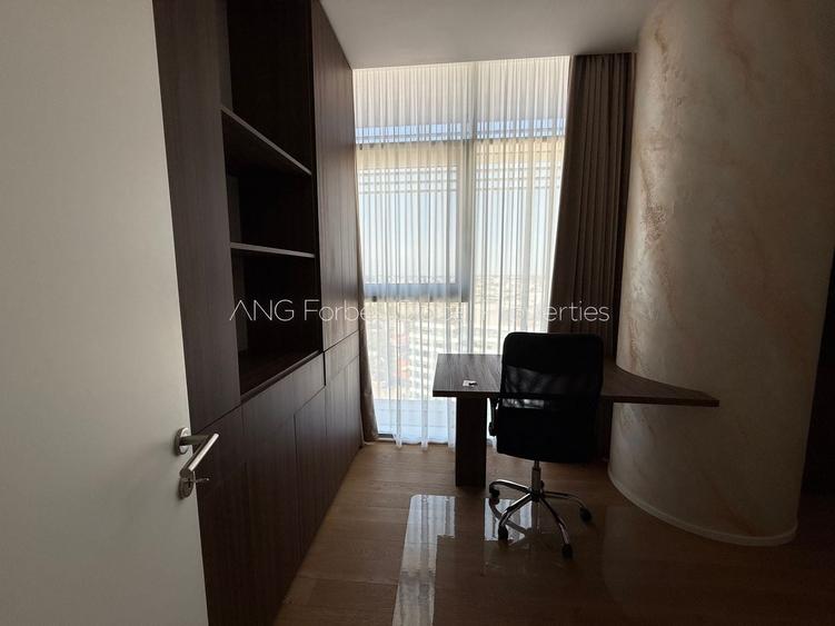 Apartament cu 3 camere semidecomandat, mobilat în Nord