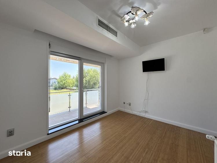 Casă cu 8 camere cu Teren 500 Mp în Odăi