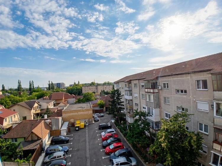 Apartament cu 3 camere decomandat în Centru Civic