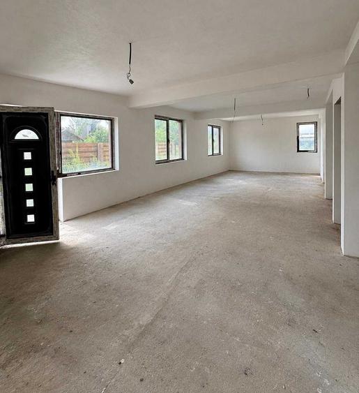 Casă cu 4 camere cu Teren 250 Mp în Corbeanca