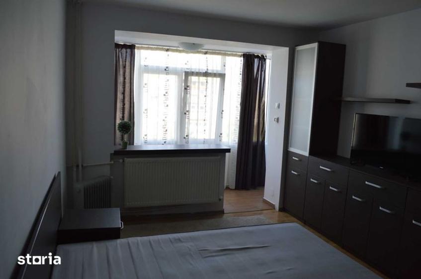 Apartament cu 3 camere decomandat în Tineretului