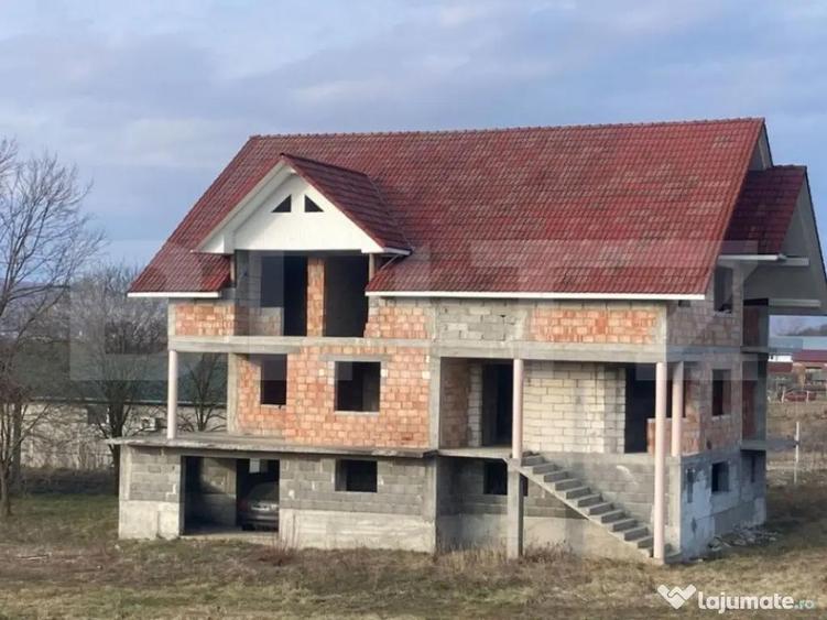 Casa de vanzare la ro?u,500 mp utili poten?ial Unic, loc - 10