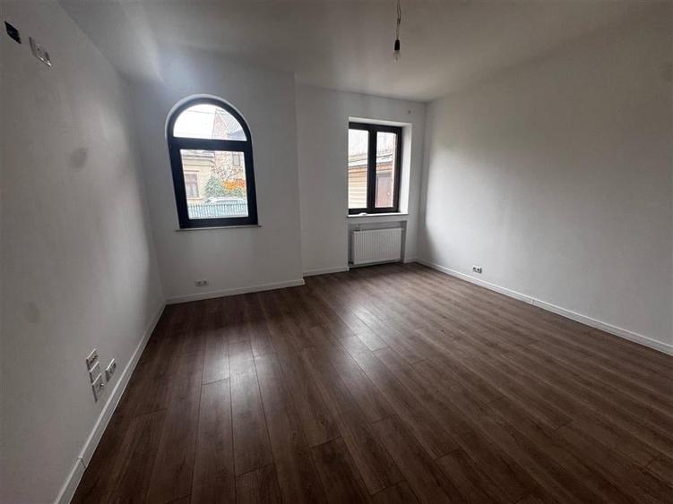 Apartament cu 2 camere, curte 100 mp, garaj si boxa, Zona Bulevardul Independent - 1