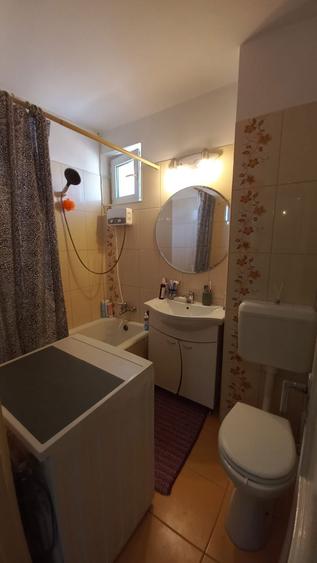 Inchiriez o camera intr-un apartament cu 3 camere - 8