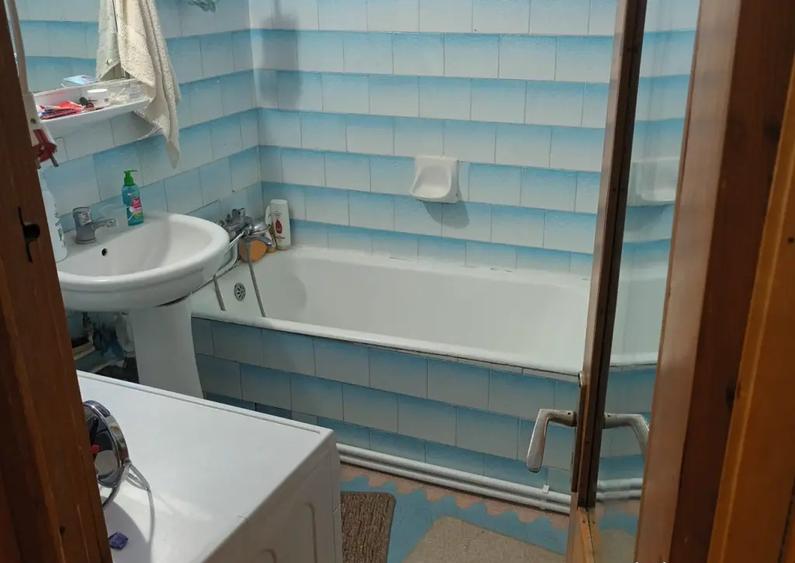 Inchiriez apartament 2 camere Pia?a Moldovei - 1