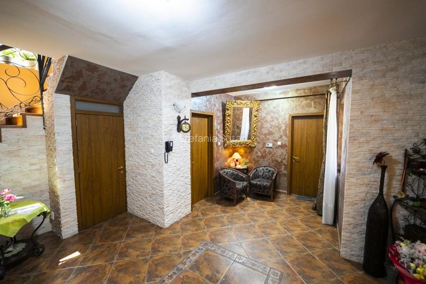 Casa 8 camere - 326 mp utili -teren 600 mp - cartier Rovine-Lapus Arges