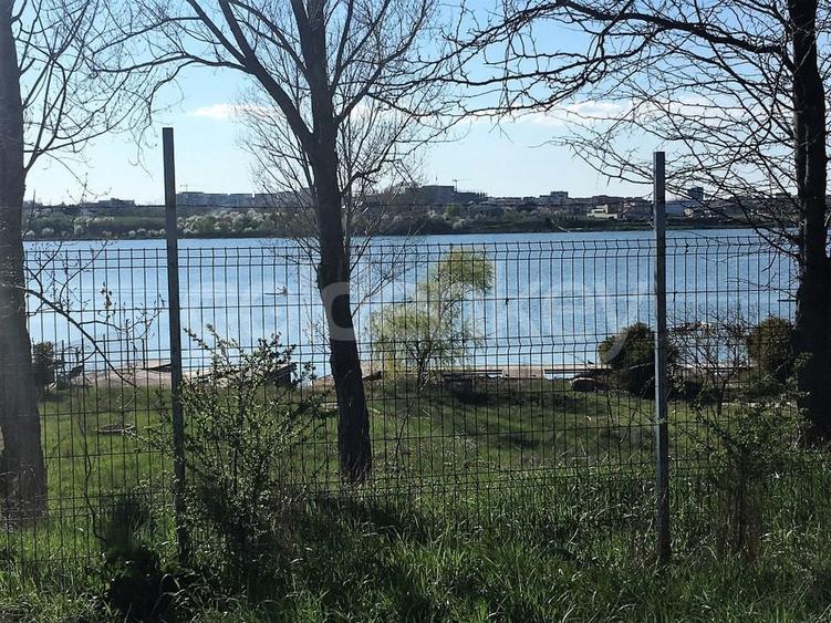 Teren universitate 1583mp - 1