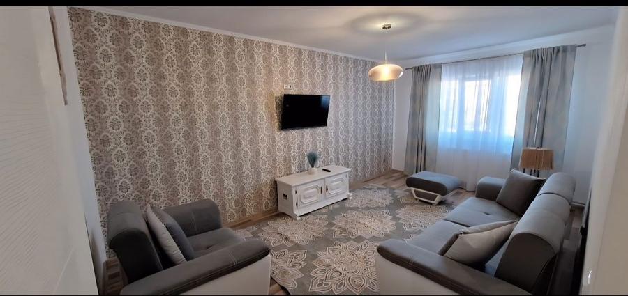 Se vinde - Apartament 3 camere - 2