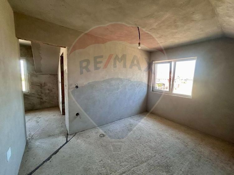 Casa  de vanzare la gri cu 4 camere,teren 552mp in Les - 7