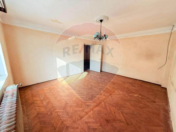 Casă de vanzare cu curte | 4 camere | Zona Gorjului | Teren generos - 4