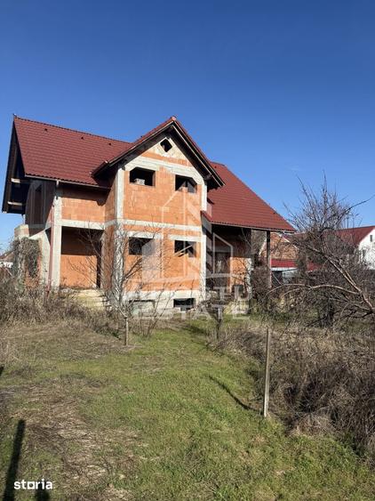 Casă cu 4 camere cu Teren 637 Mp în Covaci