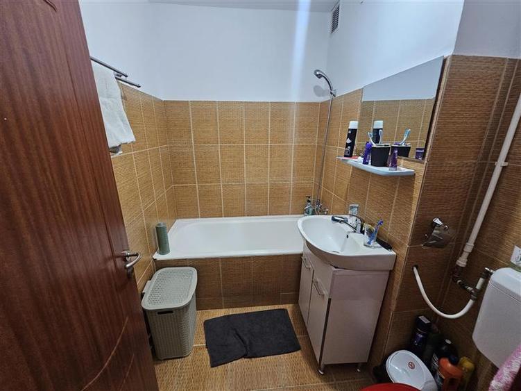 Resita, 3 Cam. Cf. 1, Mobilat+Utilat, Et. 1, Bulevard, Micro 3 - 9