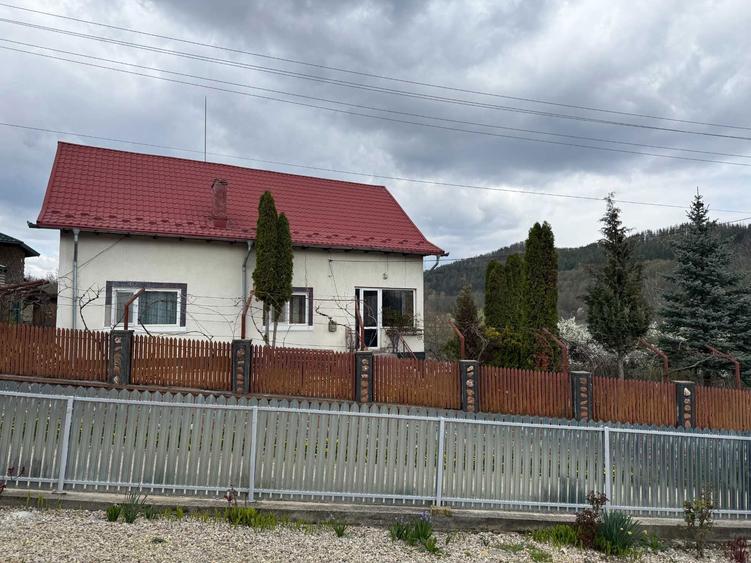 Casa de vanzare (4 camere, 2 terase, o anexa, suprafata construita 200mp) in Bohari, Comuna Malureni - Arges - 5