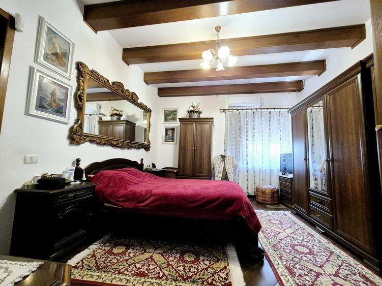 Casă cu 5 camere cu Canalizare în Central