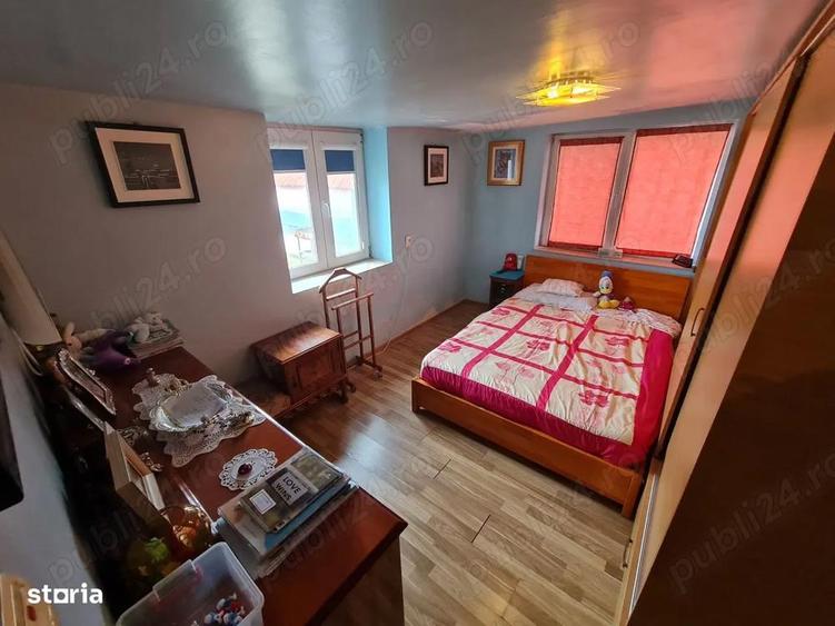 Casa cu teren mare. Casa se poate locui. Apa curenta, centrala termica curte mare plus livada. - 3