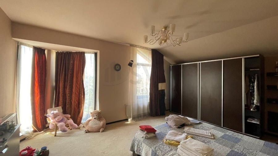 REV2003668 Tunari - Vila 6 camere 1200mp teren si garaj 3 masini - 13