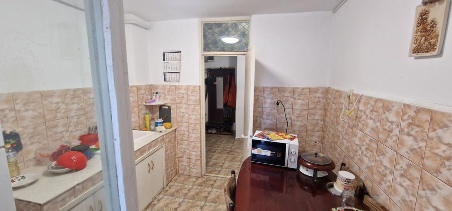 Doua camere decomandate, etajul 1. - 11