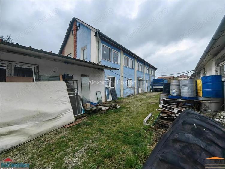 Hala de 300 mp - central - in zona Parneava