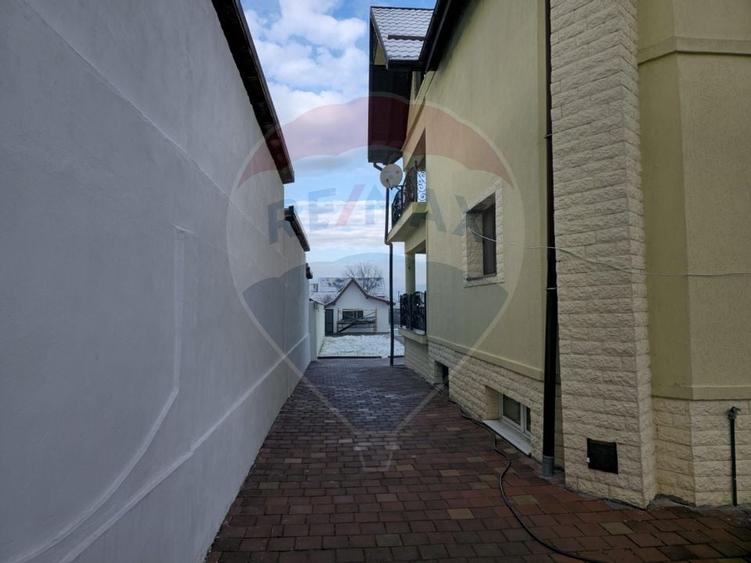 CASA SPATIOASA SI PRIMITOARE IN CENTRUL ORASULUI  AVRIG JUD,  SIBIU - 37