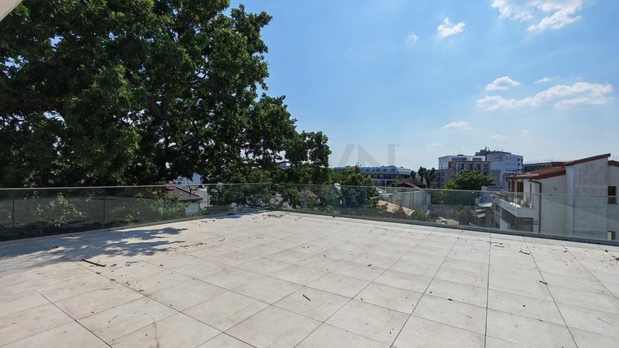 Apartament cu 5 camere decomandat în Parcul Carol