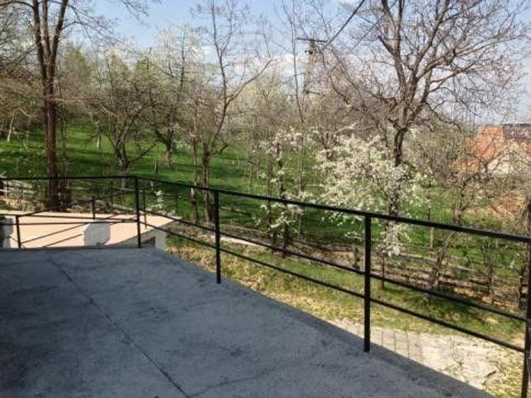 Intimitate si spatiu desfasurat intr - o locatie inconjurata de peste 1.600 mp t - 4