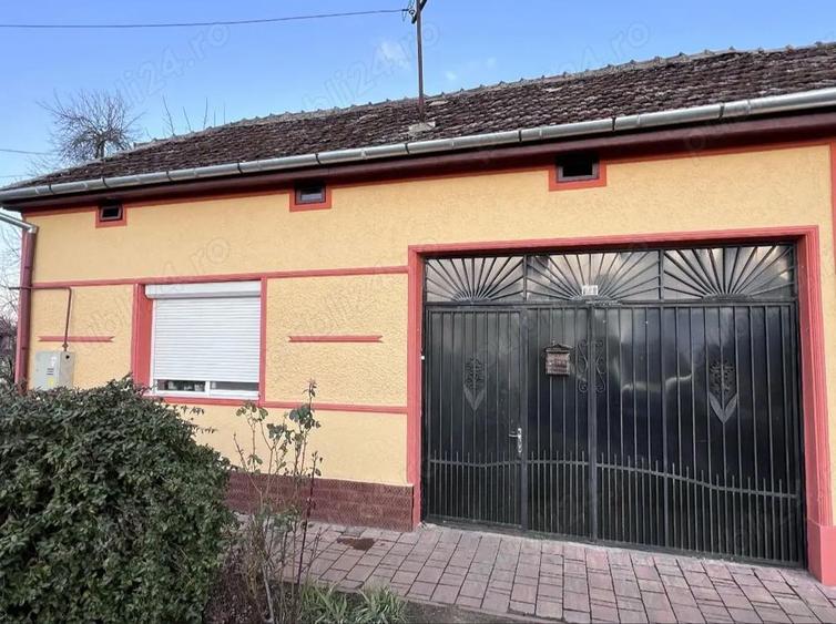 Proprietar vand casa cu doua camere, pe strada Parcului - 1