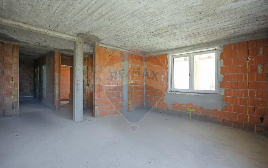 De vanzare casa cu un proiect deosebit, la ro?u , Str.... - 10