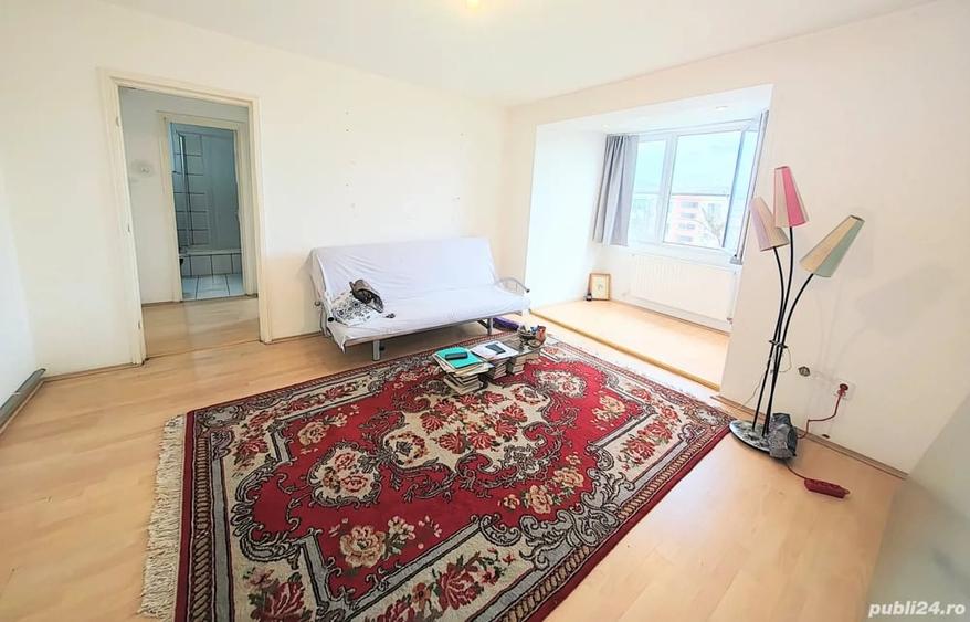 Apartament cu 3 camere semidecomandat în Hunedoara