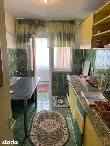 De vanzare apartament 4 camere, strada Carpati, central - 10
